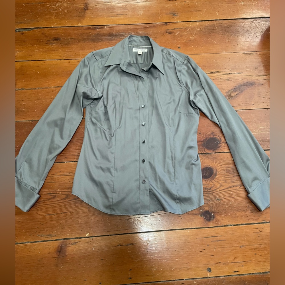 Women’s Gray Button-Up Shirt